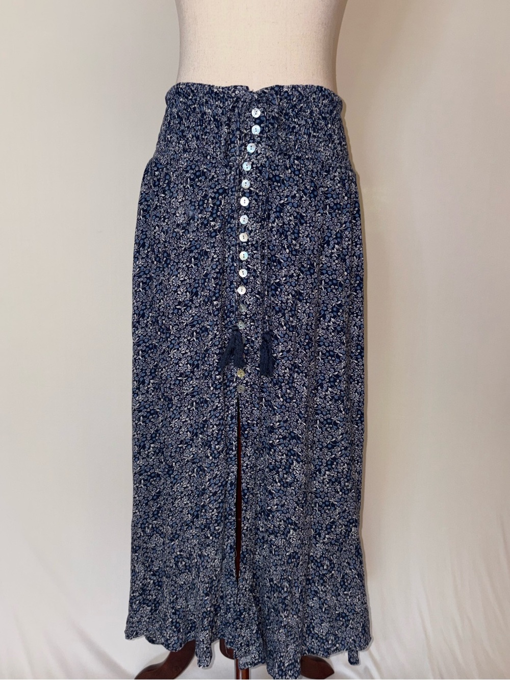 Rachel Zoe Navy Floral Pearl Button-Front Smocked Waist Maxi Skirt Size L